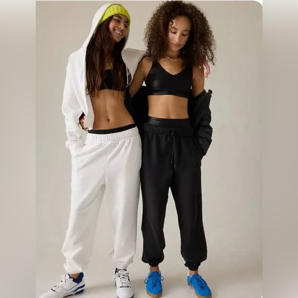 NWT-  Athleta Black Forever Fleece Jogger, size Large
